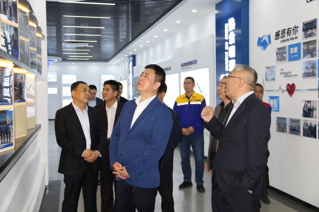 青島市政協(xié)副主席、市工商聯(lián)主席崔作一行蒞臨銳智股份調(diào)研考察